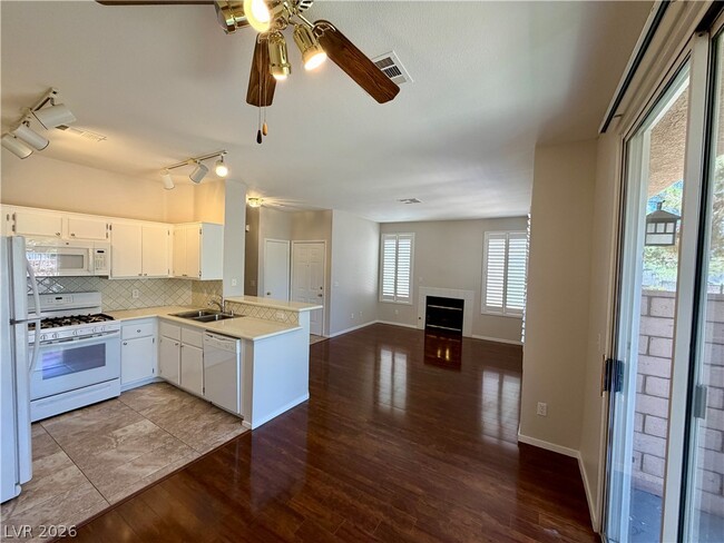 Building Photo - 251 S Green Valley Pkwy