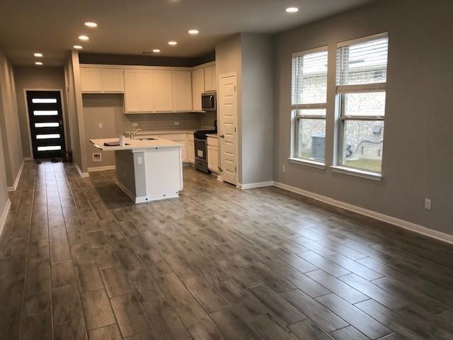 Building Photo - 137 Peruvian Ln