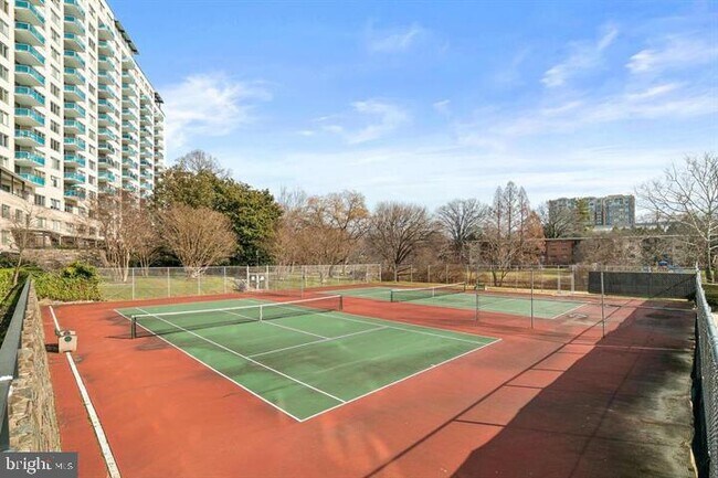Building Photo - 10401 Grosvenor Pl