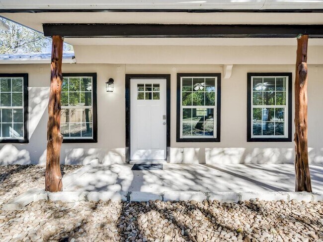 Building Photo - 14806 Longbranch Dr