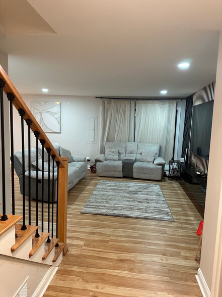 Living - 7881 Sheffield Dr