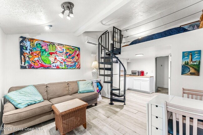 Primary Photo - 1557 Hillcrest Dr