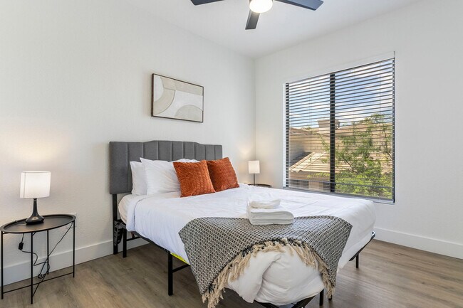 Building Photo - 15608 N 71st St