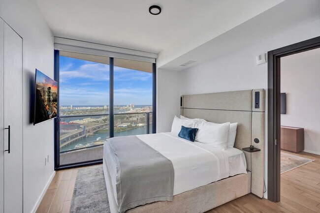 Building Photo - 398 NE 5th St