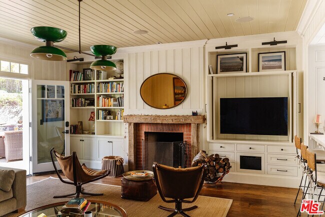 Building Photo - 430 Mesa Rd