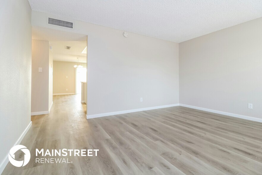 Building Photo - 8517 W Indianola Ave