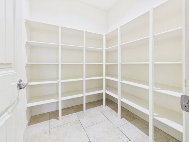 Building Photo - Spacious 5-Bedroom Solar Home in Blackstone with Resort Style Amenities