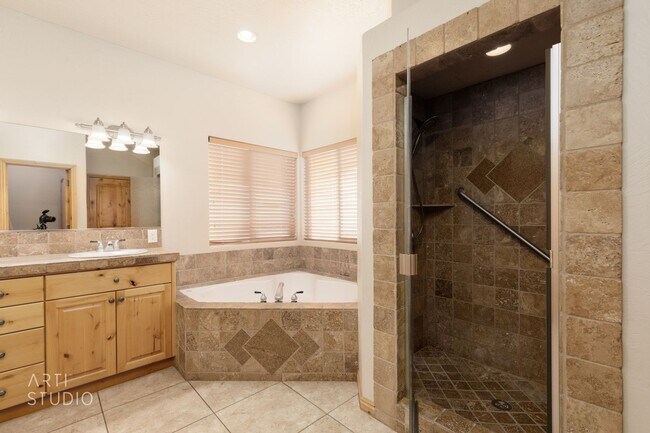 Building Photo - Shadow Mountain 3-Bedroom, 2-Bathroom Home...