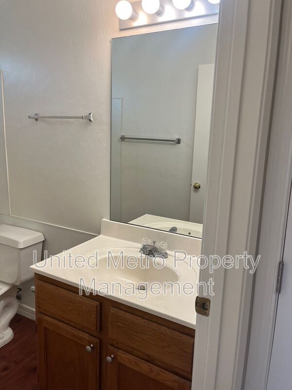 Building Photo - 8360 E. Lakeshore Drive