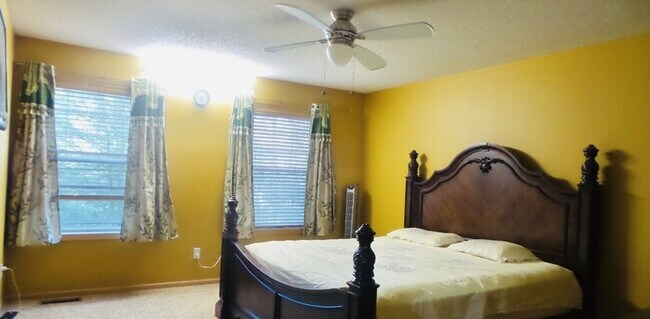 Building Photo - Available Now! Amazing Townhouse 3 Bedroom...