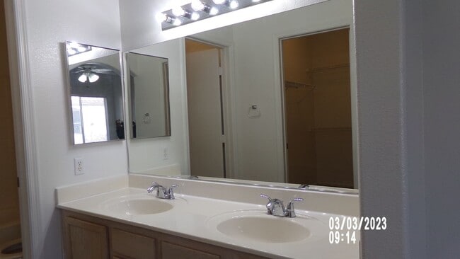 Building Photo - PUEBLO SANTA FE CONDO! FANTASTIC 2 BEDROOM...