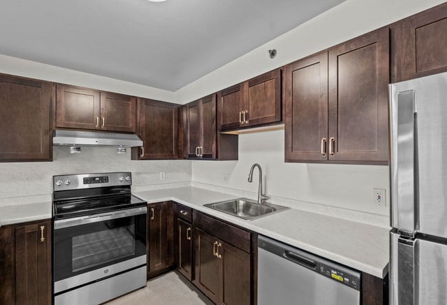 Building Photo - 675 Parker St