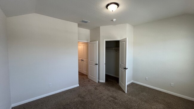 Building Photo - Lynwood Village Townhome - Move-in Ready