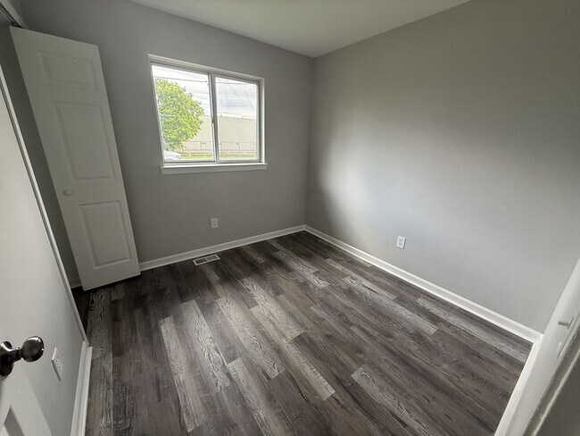 Building Photo - Quaint 3 bedroom Warren home