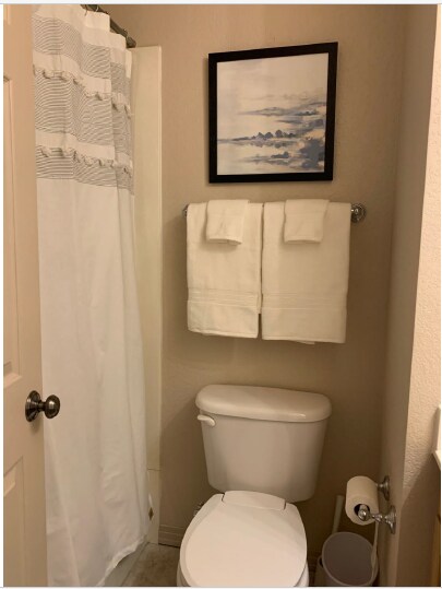 2nd Floor Share Bath - 4125 Sunny Vista Hts