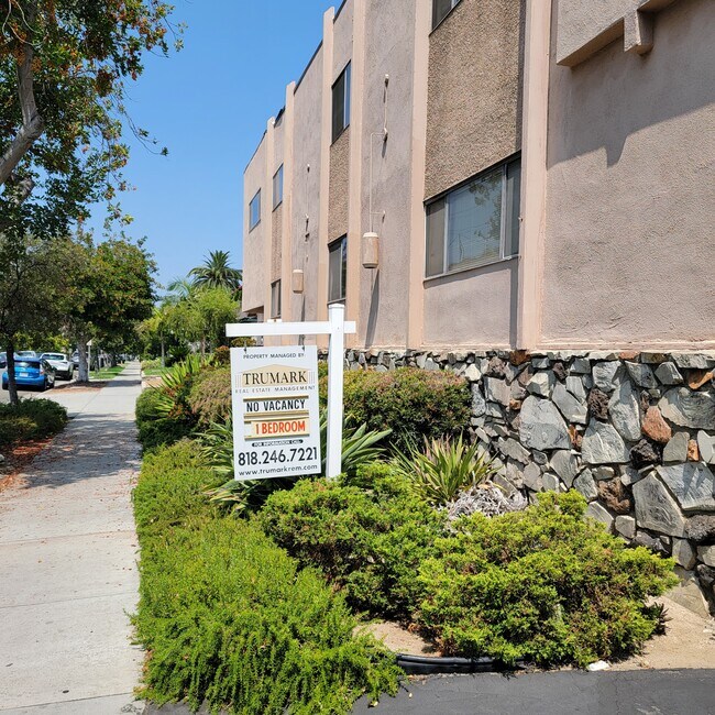 Primary Photo - 405 E Elk Ave