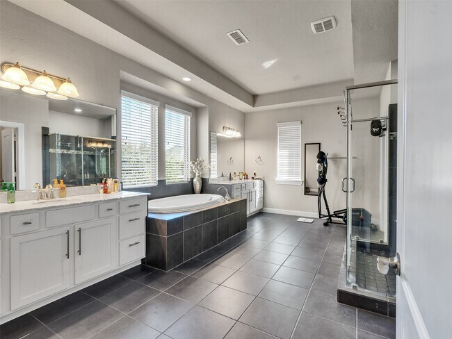 Building Photo - 18324 Parkview Point Dr