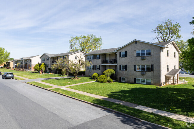 Building Photo - Lawnton Gardens