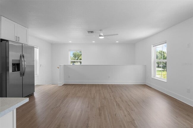 Building Photo - 505 43rd St S