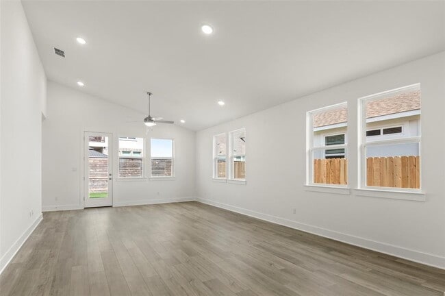 Building Photo - 1117 Yaupon Holly Dr