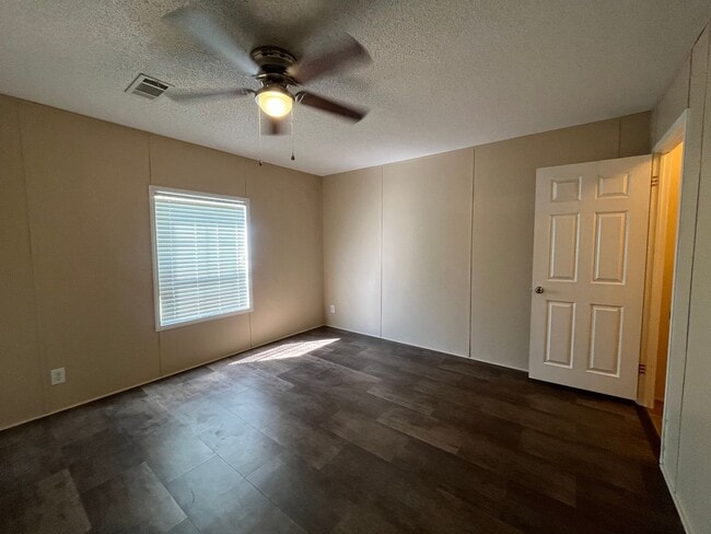 Building Photo - Country Living at it's finest! 4 Bedroom, ...
