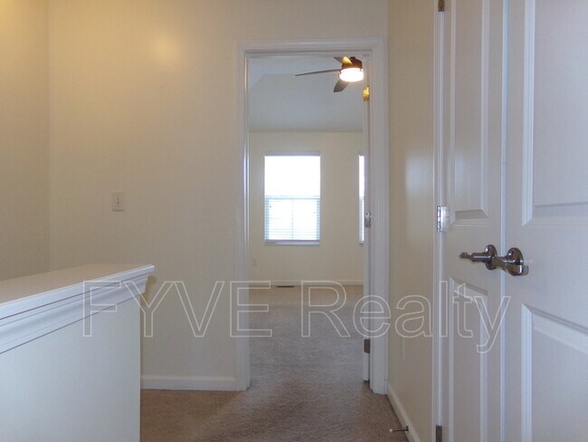 Building Photo - 467 Westgreen Ln