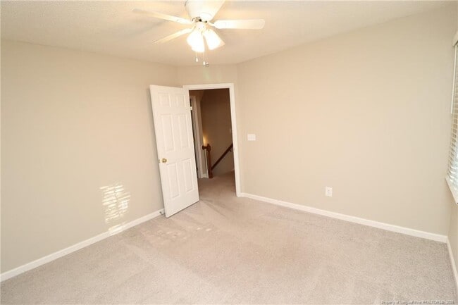 Building Photo - 211 Amberglow Pl