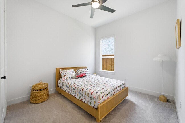Building Photo - 8115 Fenway Hts Dr