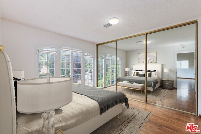 Building Photo - 459 S Bundy Dr