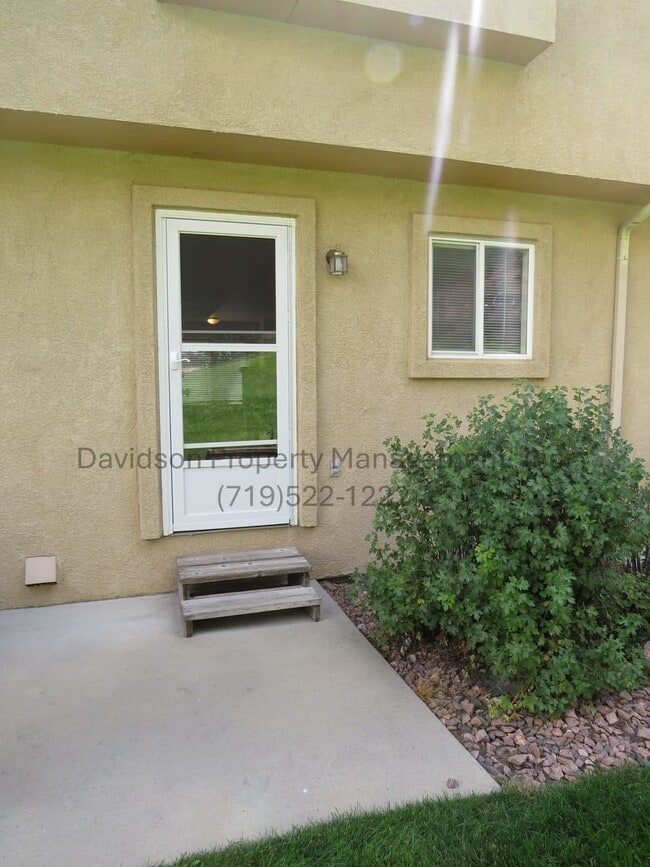 Building Photo - Great 3 Bedroom Condo the Briargate Area