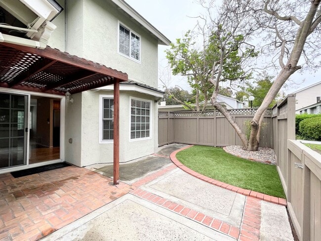 Building Photo - Charming Townhome in Desirable Calavera Hills!