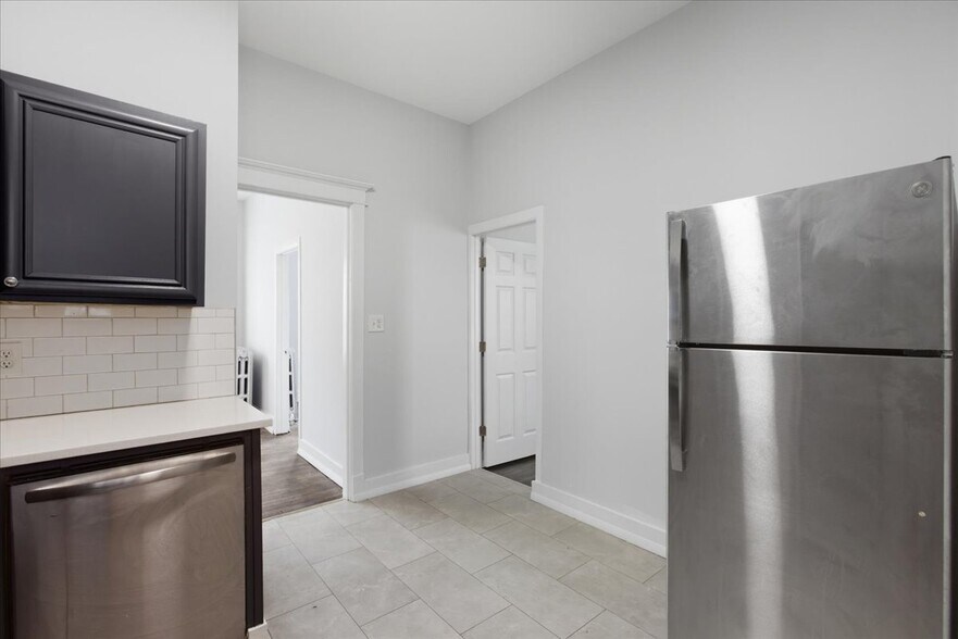 Building Photo - 2552 N Kildare Ave