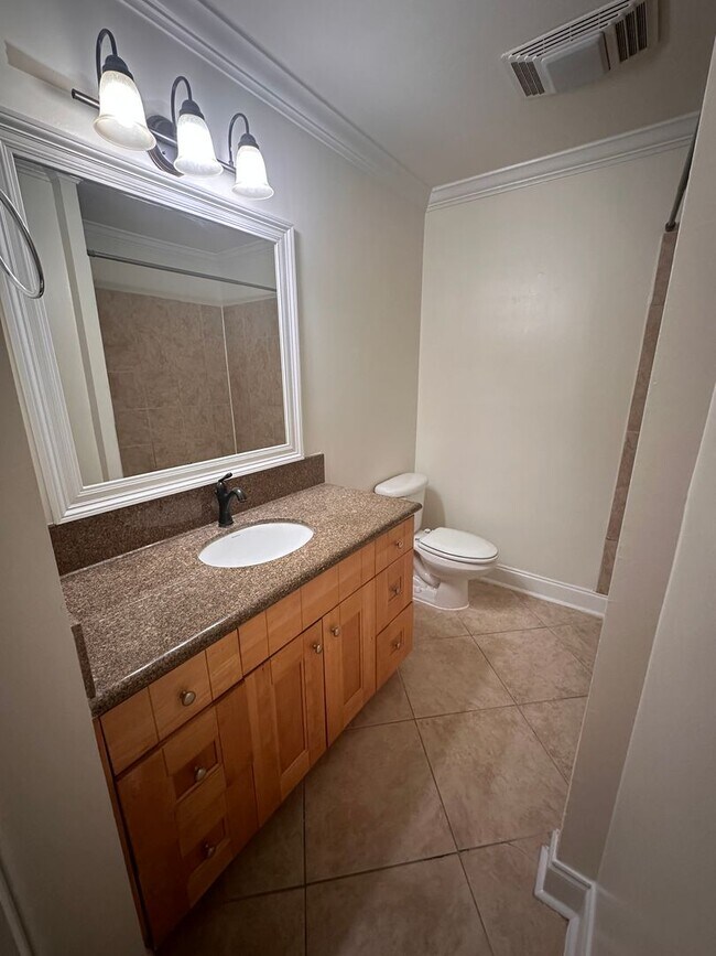 Building Photo - 3008 5th St