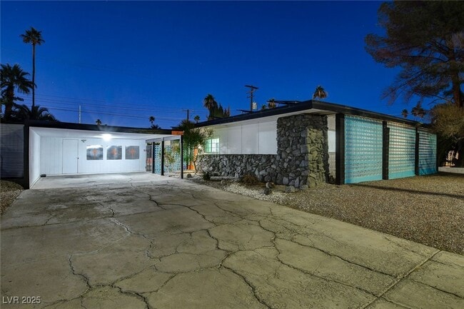 Building Photo - 1558 Aztec Way