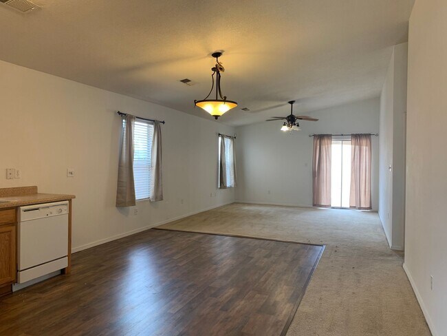 Building Photo - Charming 3 bdrm, 2 bath home