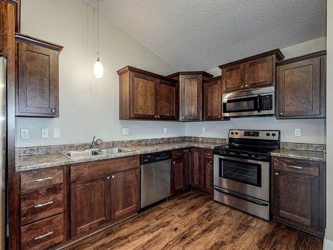 Building Photo - 411 Sunflower Dr