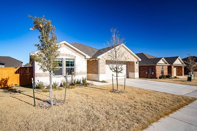 Building Photo - 1601 Longhorn Ranch Dr