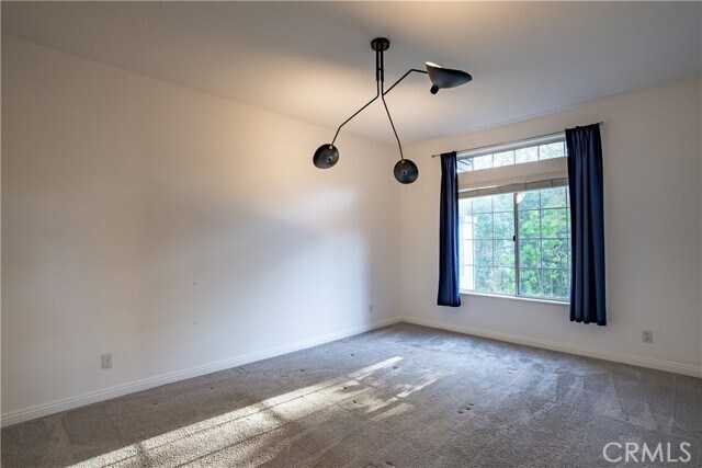 Building Photo - 2 Mansera Pl