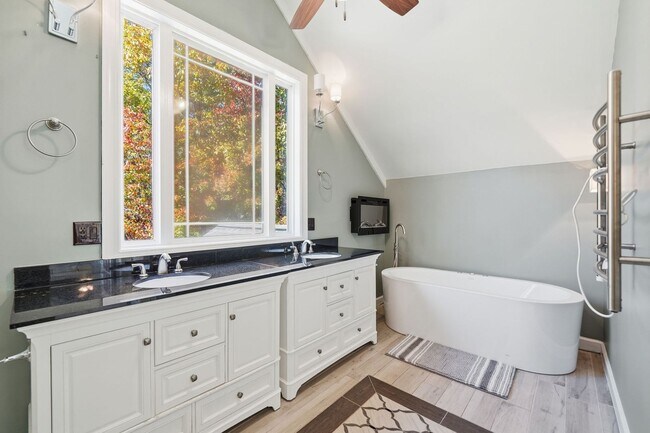 Building Photo - FULLY FURNISHED! Magnificent Panoramic Views!!