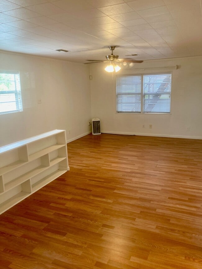 Building Photo - 6927 Avenue O