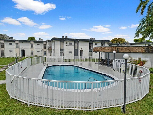 Building Photo - 7220 SW 94th Pl