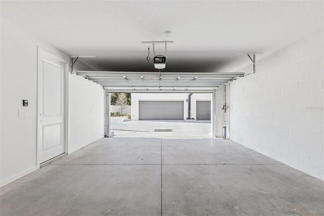 Building Photo - 544 N Bumby Ave