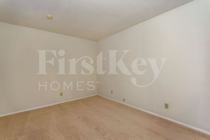 Building Photo - 2240 Tarpley Rd