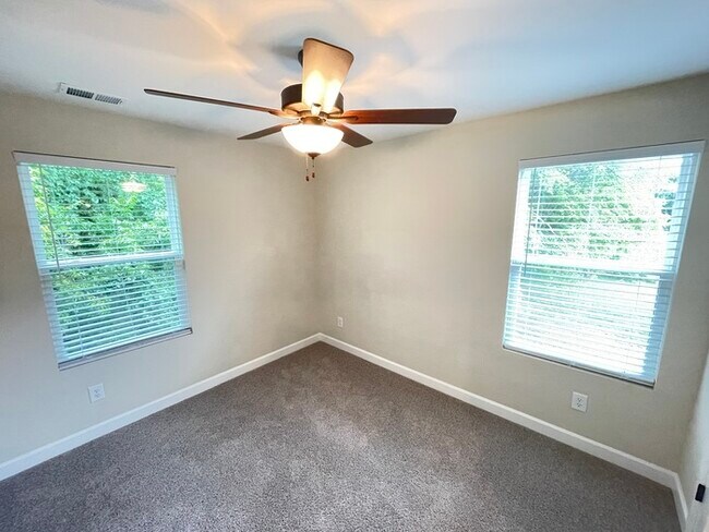 Building Photo - Waterford Village 3 bedroom home