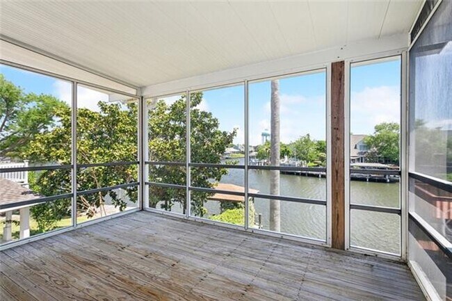 Building Photo - Beautiful Water Front Home