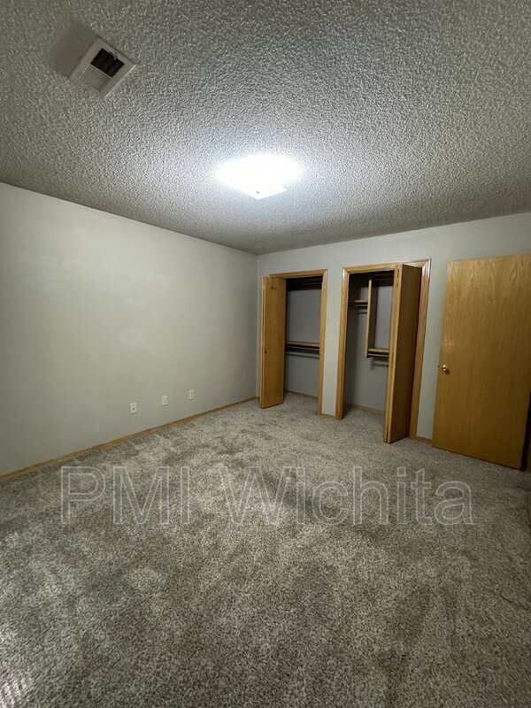 Building Photo - 107 S Gordon St