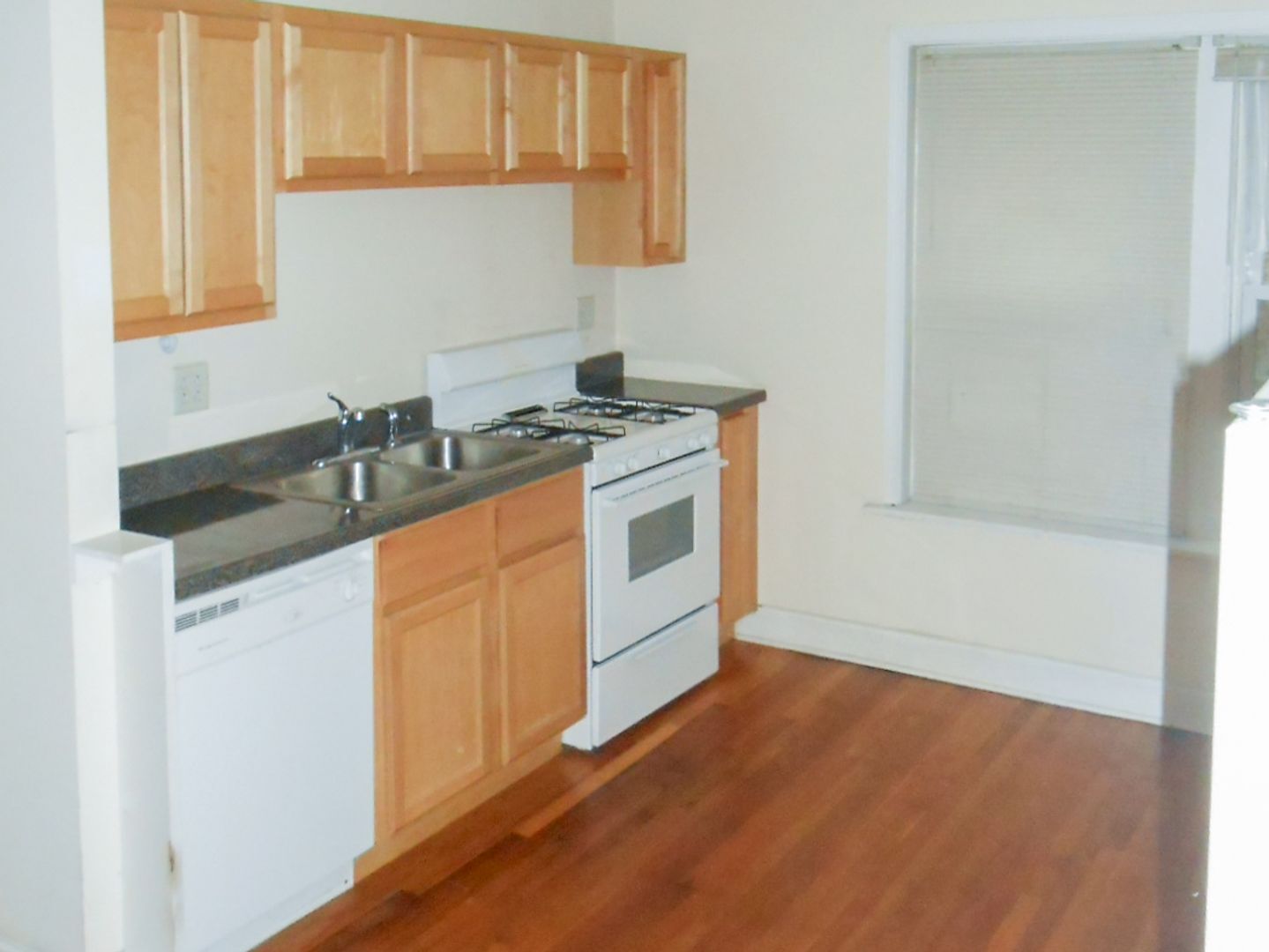 Building Photo - 5131 N Wolcott Ave