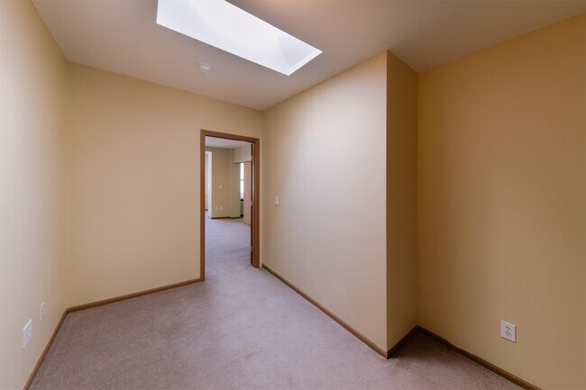 Building Photo - 252 S Washington Ave