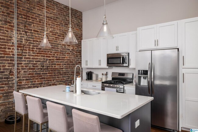 Building Photo - 2015 1st Ave N