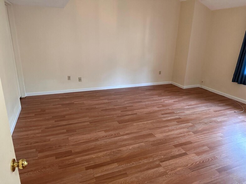 Master Bedroom - 520 Bankside Holw